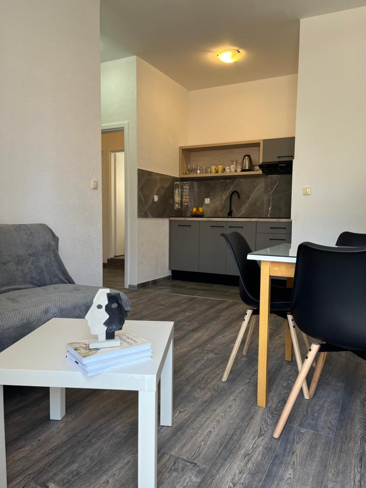 Apartment Makarska M&I, Free Private Parking ภายนอก รูปภาพ