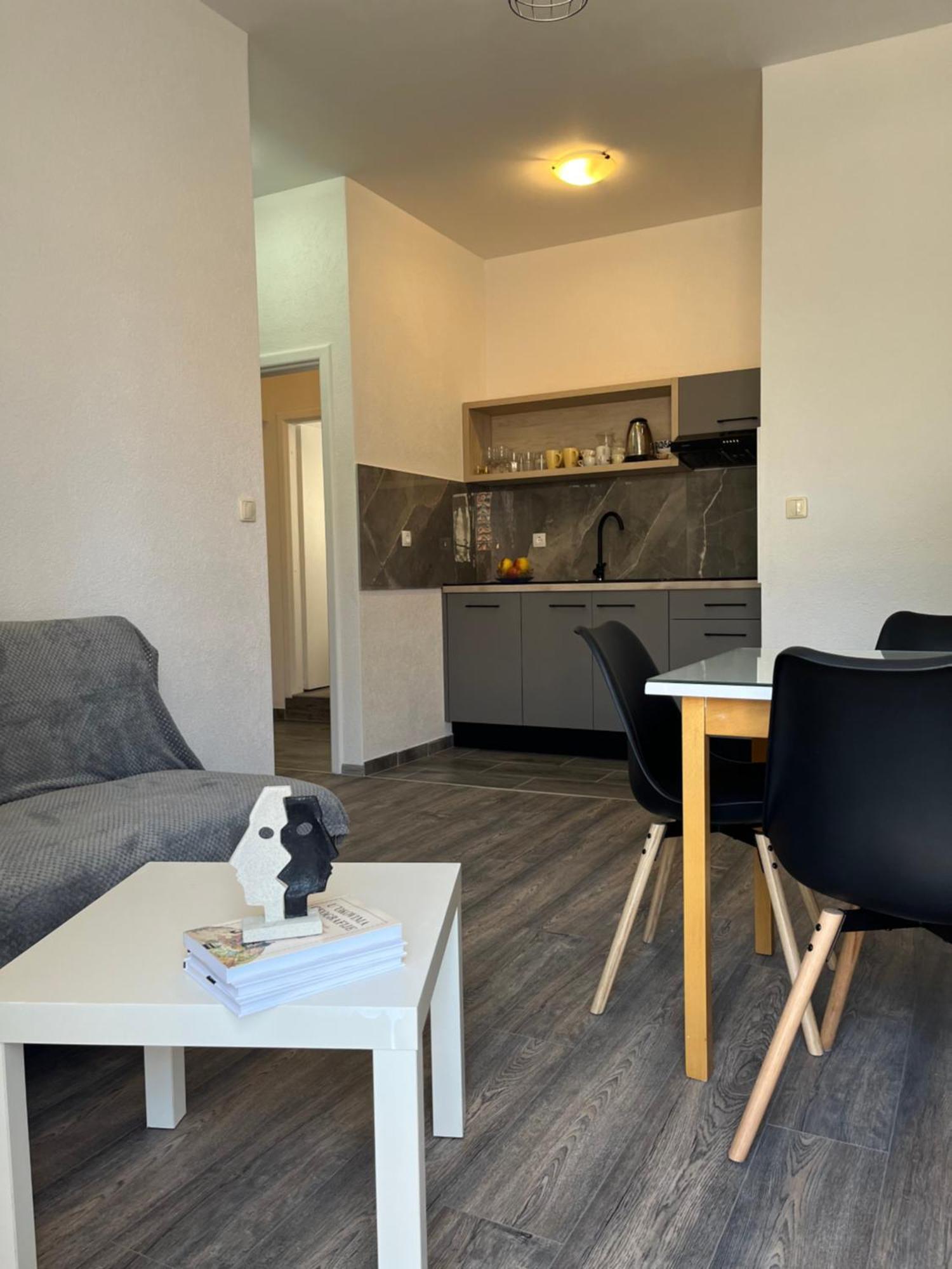 Apartment Makarska M&I, Free Private Parking ภายนอก รูปภาพ