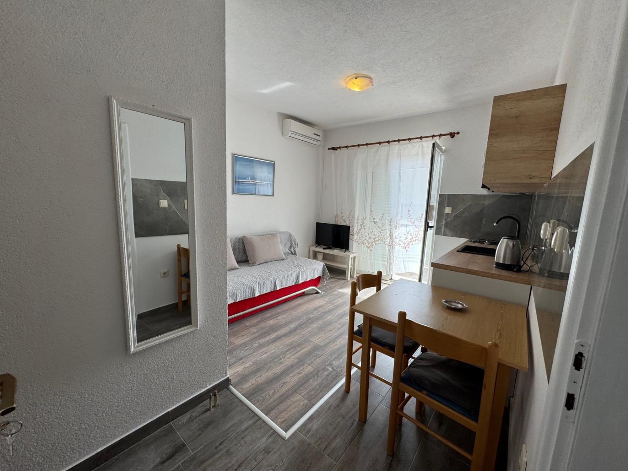 Apartment Makarska M&I, Free Private Parking ภายนอก รูปภาพ