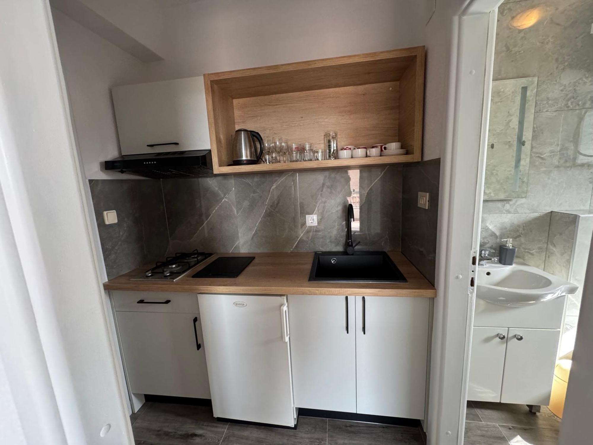 Apartment Makarska M&I, Free Private Parking ภายนอก รูปภาพ