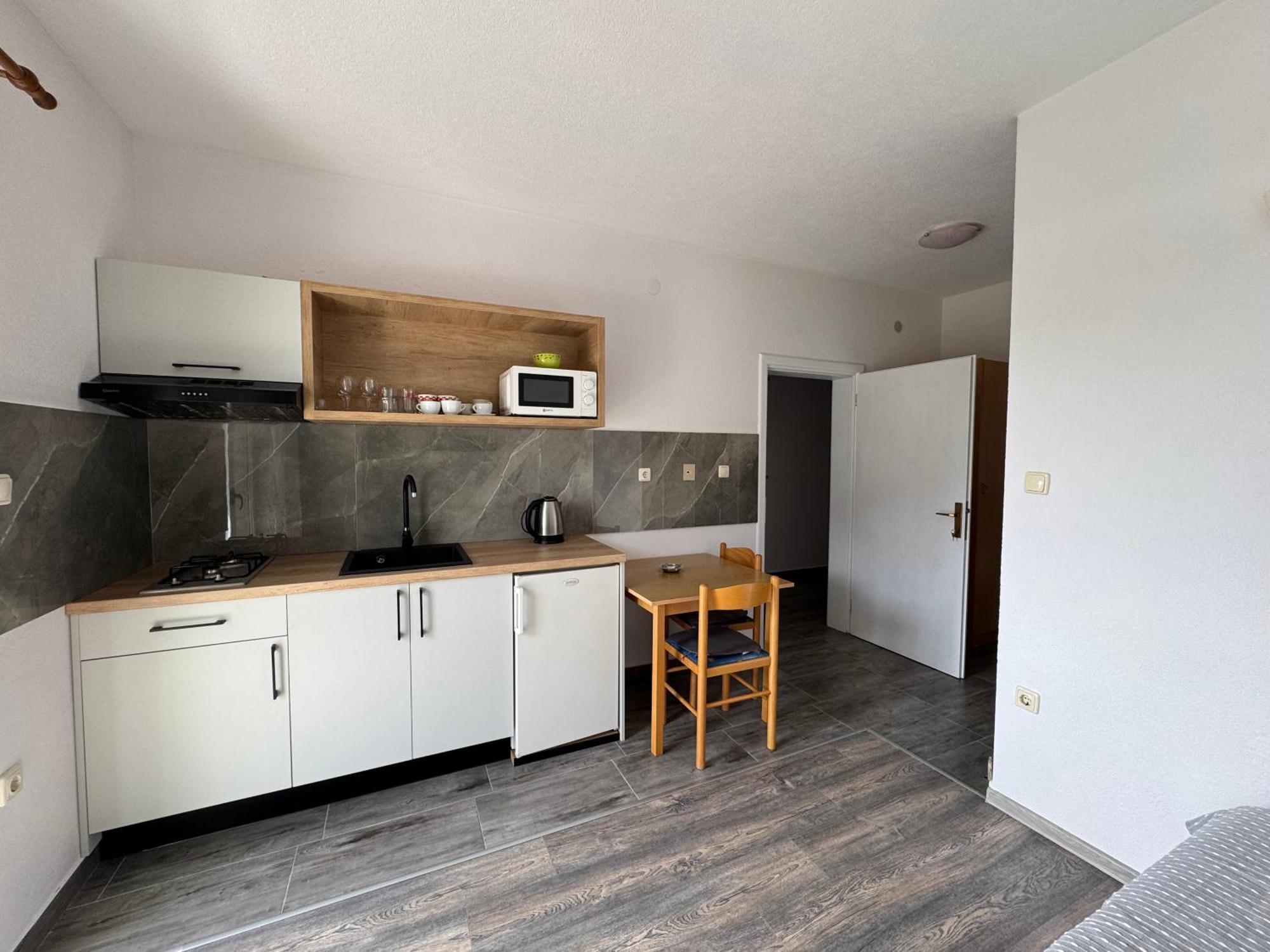 Apartment Makarska M&I, Free Private Parking ภายนอก รูปภาพ
