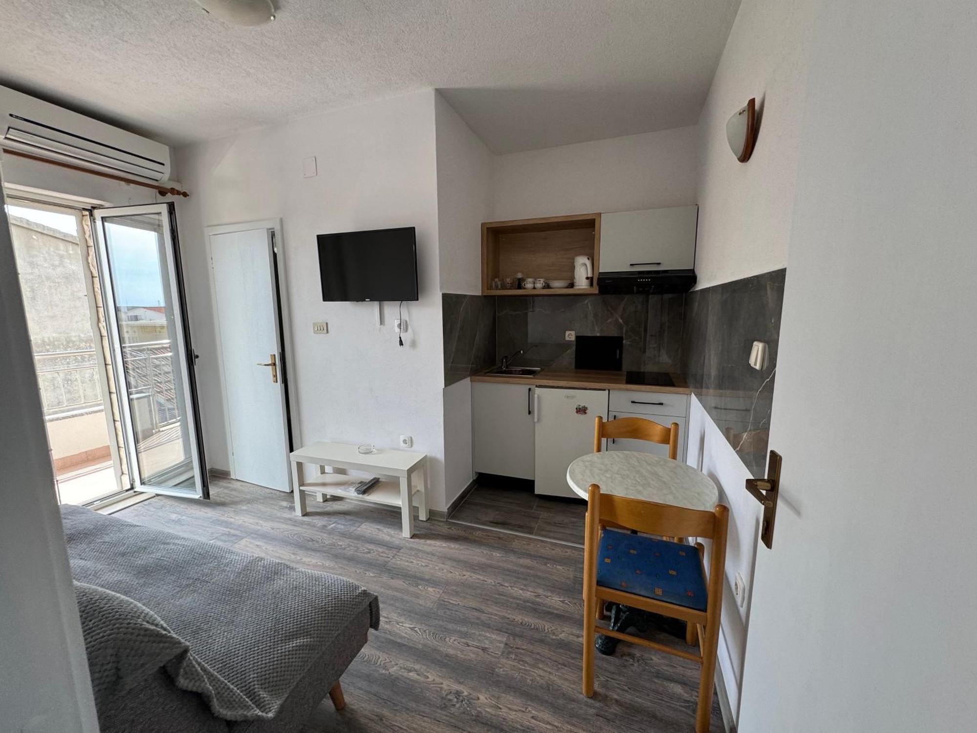 Apartment Makarska M&I, Free Private Parking ภายนอก รูปภาพ